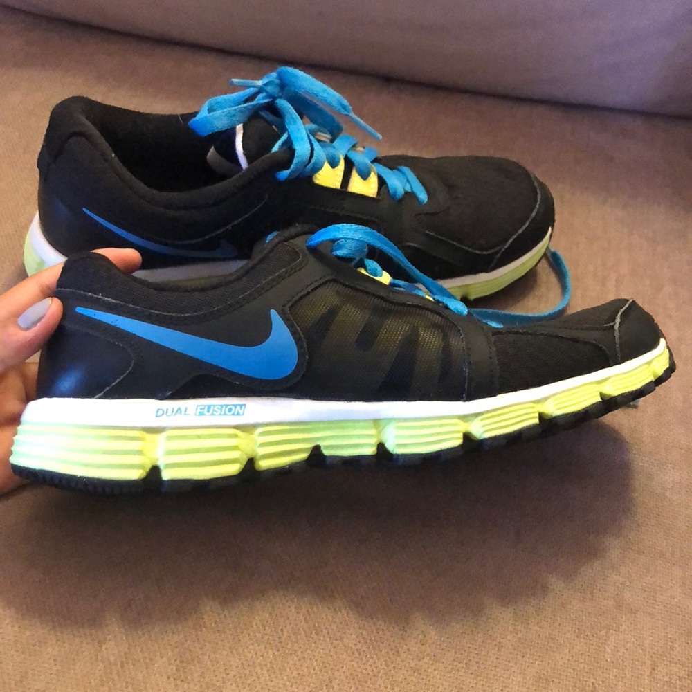Nike Dual Fusion ST2 Running Shoe